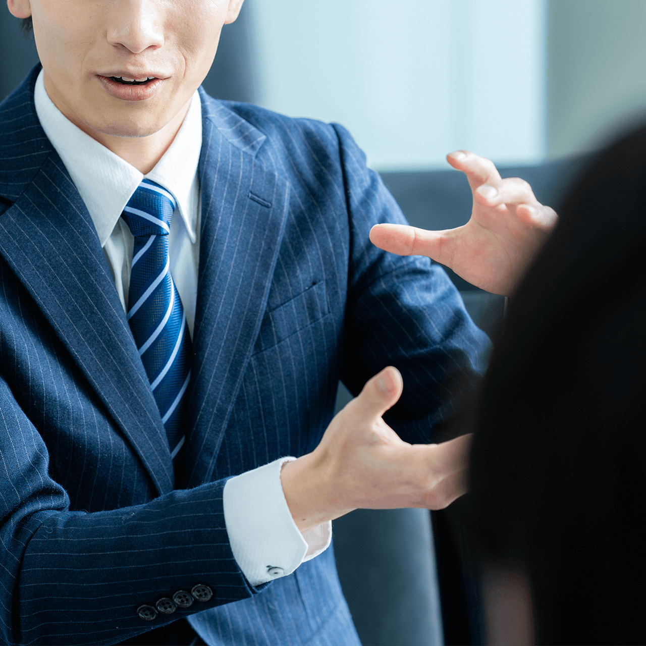 話す